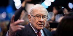 Warren Buffett’s Latest Advice on Debt, Parenting, Picking a Job Warren Buffett’s Latest Advice on Debt, Parenting, Picking a Job