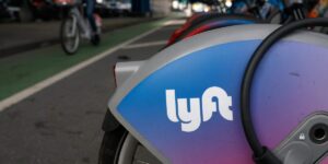 Lyft’s stock plummets 16% as a disappointing quarter presents a setback for its comeback story
