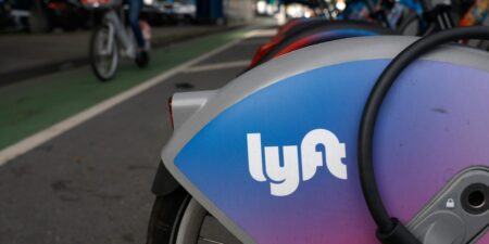 Lyft’s stock plummets 16% as a disappointing quarter presents a setback for its comeback story
