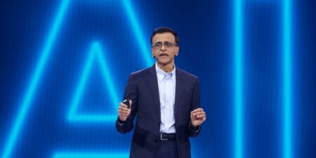 Snowflake’s CEO says software giants risk becoming a ‘dumb data pipe’ to AI models Snowflake’s CEO says software giants risk becoming a ‘dumb data pipe’ to AI models