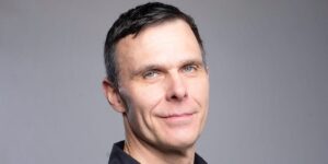 A longevity researcher shares his 4 habits for healthy aging, including outdoor stair-climbing and socializing more