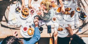 2 charts show how the highest and lowest earners spend their money