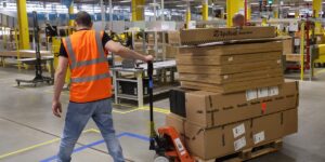 Amazon closes warehouses and suspends deliveries across Abu Dhabi Amazon closes warehouses and suspends deliveries across Abu Dhabi
