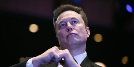 Elon Musk offers to pay the salaries of TSA agents
