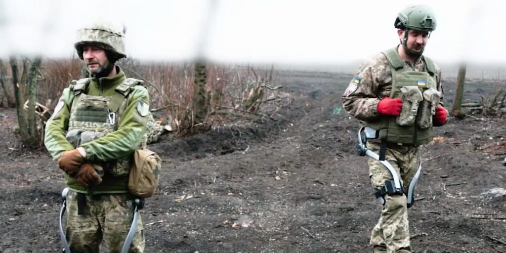 A Ukrainian corps says it’s combat-testing exoskeletons that can fit in a briefcase and help troops run 12 mph