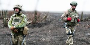 A Ukrainian corps says it’s combat-testing exoskeletons that can fit in a briefcase and help troops run 12 mph