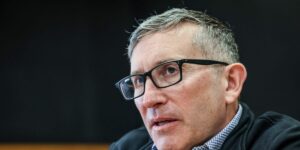 Oura CEO says he will ‘lurk’ in Slack channels, because it keeps him visible Oura CEO says he will ‘lurk’ in Slack channels, because it keeps him visible