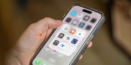 Claude hits No. 1 on App Store as ChatGPT users defect in show of support for Anthropic’s Pentagon stance