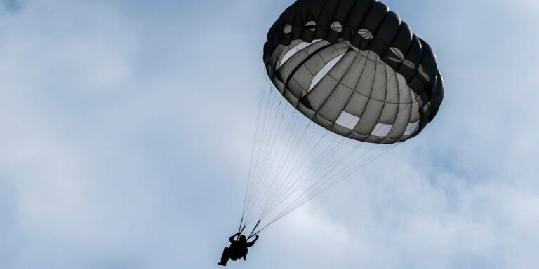 The survival training that kicks in after an American pilot is shot down The survival training that kicks in after an American pilot is shot down