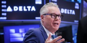 Delta’s CEO said affluent passengers, ‘immune’ to geopolitical conflict, are driving sales