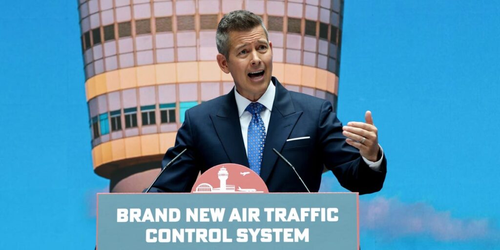 Trump officials want to recruit gamers without college degrees to be air traffic controllers