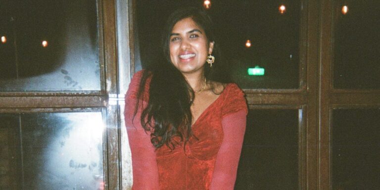 I’m a millennial who ditched my smartphone for a month. I made new friends and ended up keeping my flip phone.