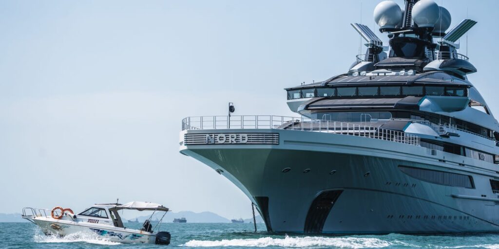 A 0 million Russian superyacht managed to sail through the blockaded Strait of Hormuz