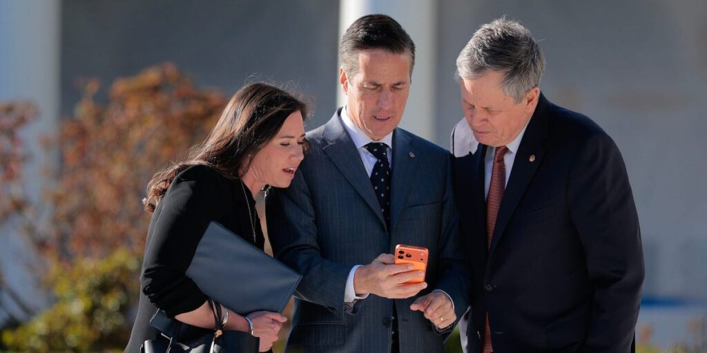 Senators just banned themselves — and their staff — from trading on prediction markets