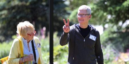 Apple’s new CEO pick shows it’s sticking  to its guns in the AI wars