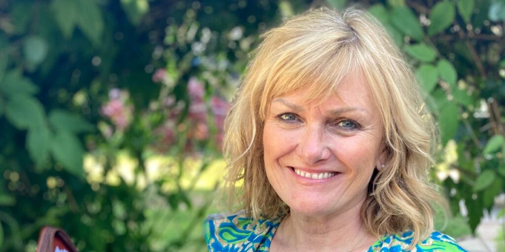 I quit fast-paced journalism to care for my sick mom. My experience in both led me to become a celebrant at funerals.