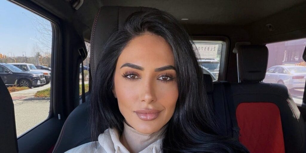 I ran a busy finance firm in NYC, but my stress got worse when I had surgery. Now I help high-achievers manage illness. I ran a busy finance firm in NYC, but my stress got worse when I had surgery. Now I help high-achievers manage illness.