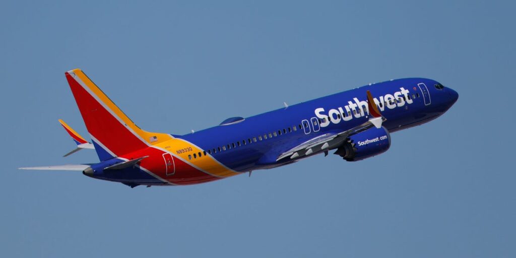 A cross-country Southwest flight’s windshield cracked at 37,000 feet and forced a diversion
