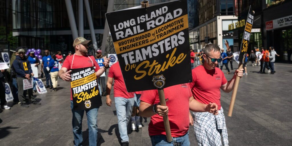 LIRR is set to resume service at midday after cutting a deal to end the strike