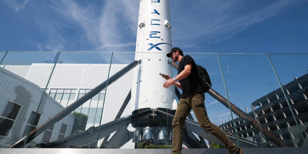 Goldman Sachs grabs the top spot on a SpaceX IPO that could hand banks a record-breaking payday