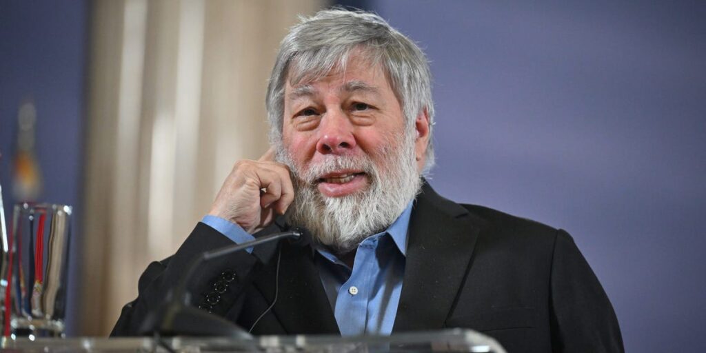 Apple cofounder Steve Wozniak got cheers, not boos, after telling students they ‘all have AI — actual intelligence’ Apple cofounder Steve Wozniak got cheers, not boos, after telling students they ‘all have AI — actual intelligence’