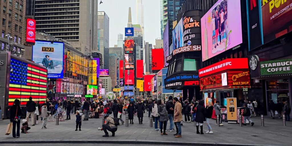 ‘The G-shaped economy’: A market vet says the driving economic force in the US is old vs young ‘The G-shaped economy’: A market vet says the driving economic force in the US is old vs young