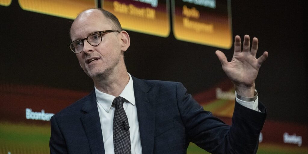 Apollo’s chief economist says he sees ‘zero evidence’ of AI-related job losses, even as CEOs cite the tech in layoffs Apollo’s chief economist says he sees ‘zero evidence’ of AI-related job losses, even as CEOs cite the tech in layoffs