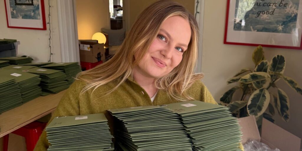 Gen Z are paying strangers around the world to send them handmade mail Gen Z are paying strangers around the world to send them handmade mail