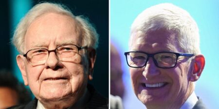 Warren Buffett asked Tim Cook to take a bow in a surprise speech at Berkshire meeting