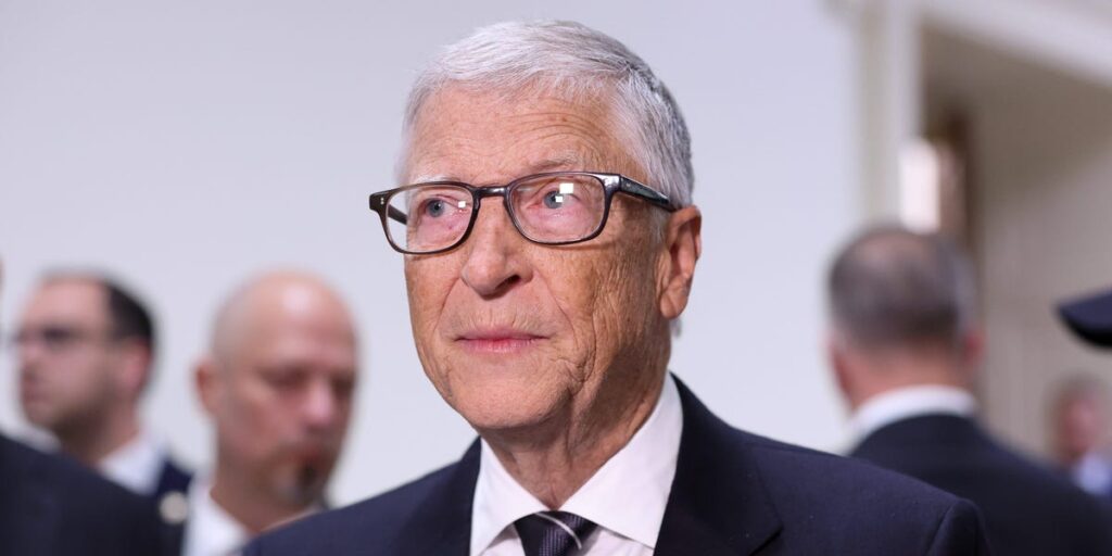 ​​Jeffrey Epstein pitched his connections with billionaires to get close to Bill Gates