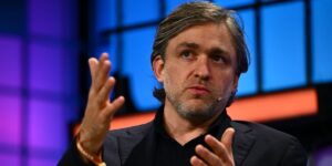 This CEO spent years betting on remote work. Now he’s evolving his stance because of AI.