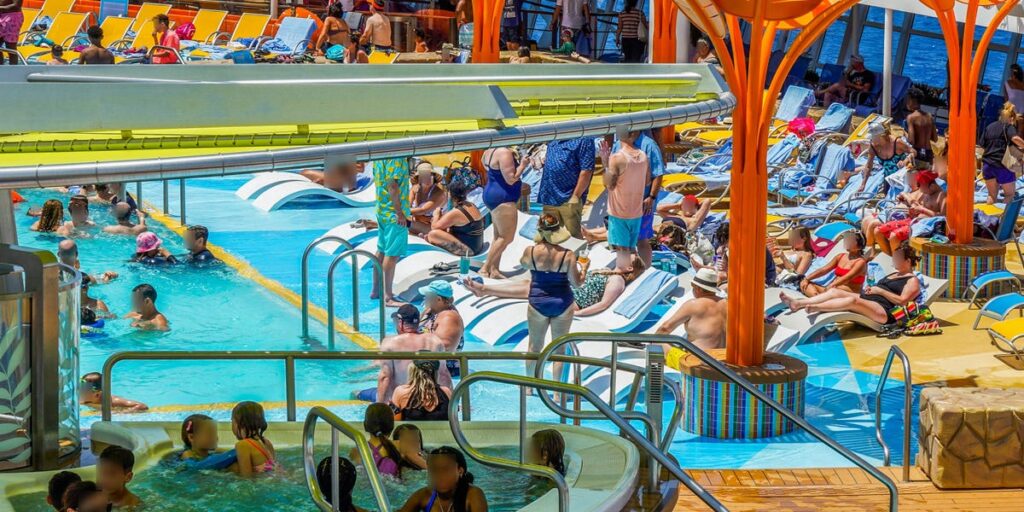 Disappointing photos show what it’s really like to go on a cruise Disappointing photos show what it’s really like to go on a cruise