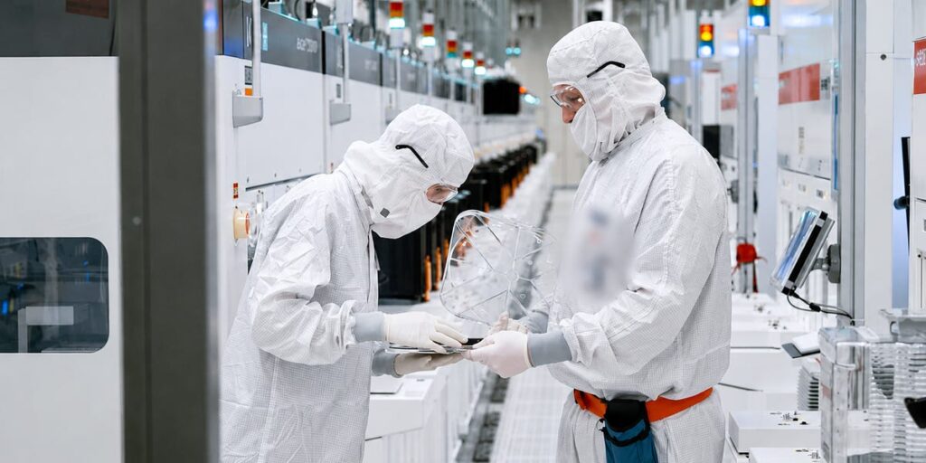 I visited Intel’s robot-run AI chip factory, where the biggest danger is human skin and hair I visited Intel’s robot-run AI chip factory, where the biggest danger is human skin and hair
