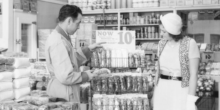 Photos of the first supermarkets show how grocery shopping has transformed over the last century Photos of the first supermarkets show how grocery shopping has transformed over the last century