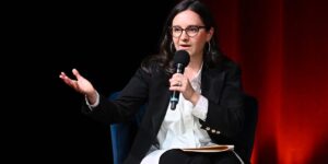 Bari Weiss was supposed to ‘restore trust’ in CBS News. It’s eroding, says CNN’s Brian Stelter.