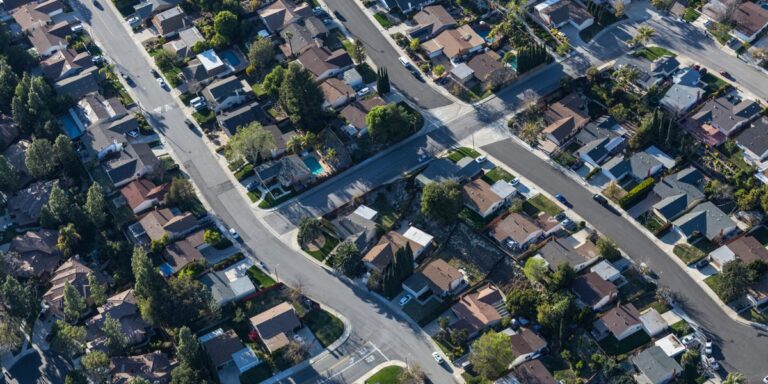 Here’s how much money you need to make to be middle-class in every US state