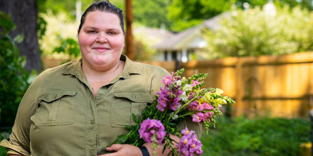 I asked strangers to let me grow flowers in their yards, and 40 people said yes. I turned their kindness into a business.