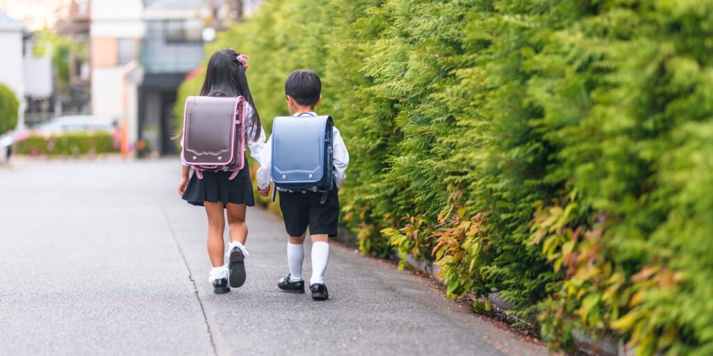 I moved to Japan and enrolled my child in a local school. It showed me a different way to raise an independent child. I moved to Japan and enrolled my child in a local school. It showed me a different way to raise an independent child.