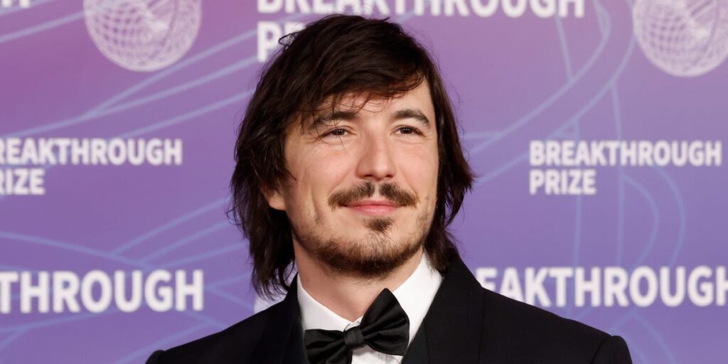 Robinhood layoffs will cut 10% as part of an org chart ‘flattening.’ Read the CEO’s memo. Robinhood layoffs will cut 10% as part of an org chart ‘flattening.’ Read the CEO’s memo.