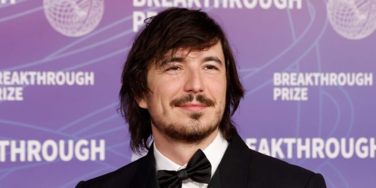 Robinhood layoffs will cut 10% as part of an org chart ‘flattening.’ Read the CEO’s memo. Robinhood layoffs will cut 10% as part of an org chart ‘flattening.’ Read the CEO’s memo.