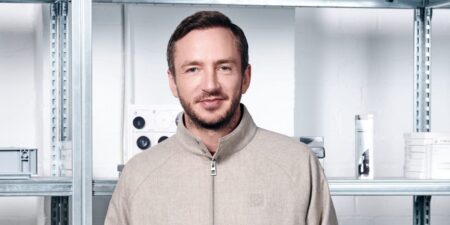 The more AI this marketing chief exec uses, the less scared he gets