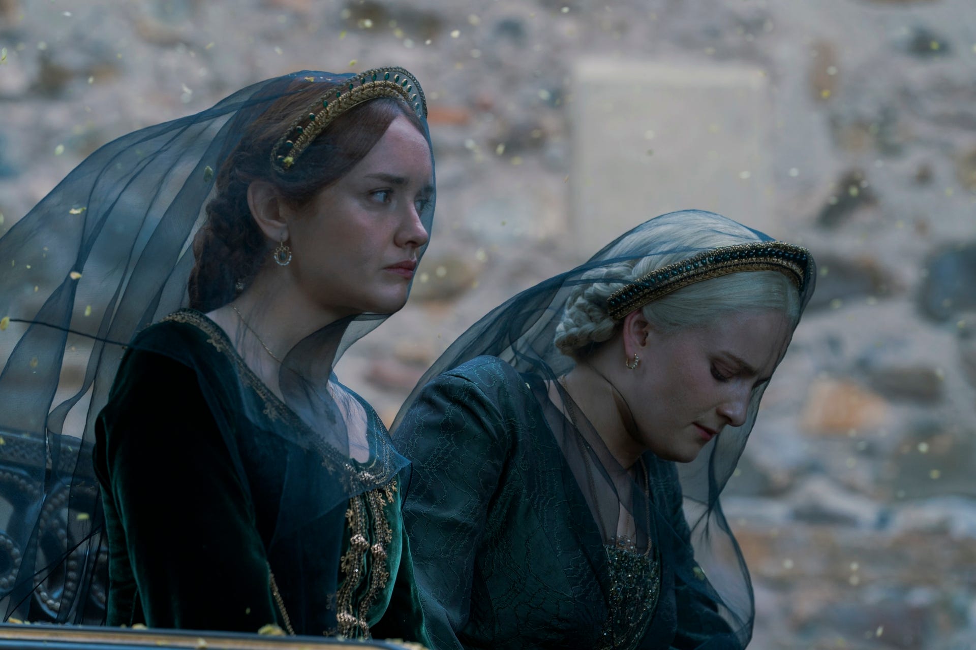 Olivia Cooke, Phia Saban in "House of the Dragon" season 2 episode 2