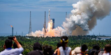 Watch China land a reusable rocket for the first time, a new challenge for Elon Musk’s SpaceX