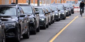 I chauffeur execs as a side hustle. I rely on their tips more than base pay to make money.