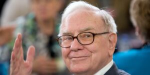 Warren Buffett says he might be one of the 10 luckiest people on Earth Warren Buffett says he might be one of the 10 luckiest people on Earth