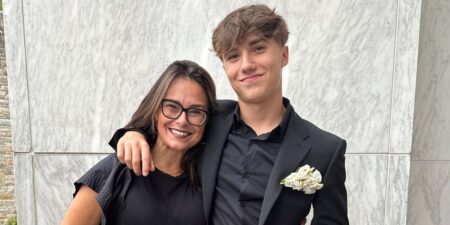 A 44-year-old mom felt out of breath while talking. It turns out she had stage 4 lung cancer, despite never smoking. A 44-year-old mom felt out of breath while talking. It turns out she had stage 4 lung cancer, despite never smoking.