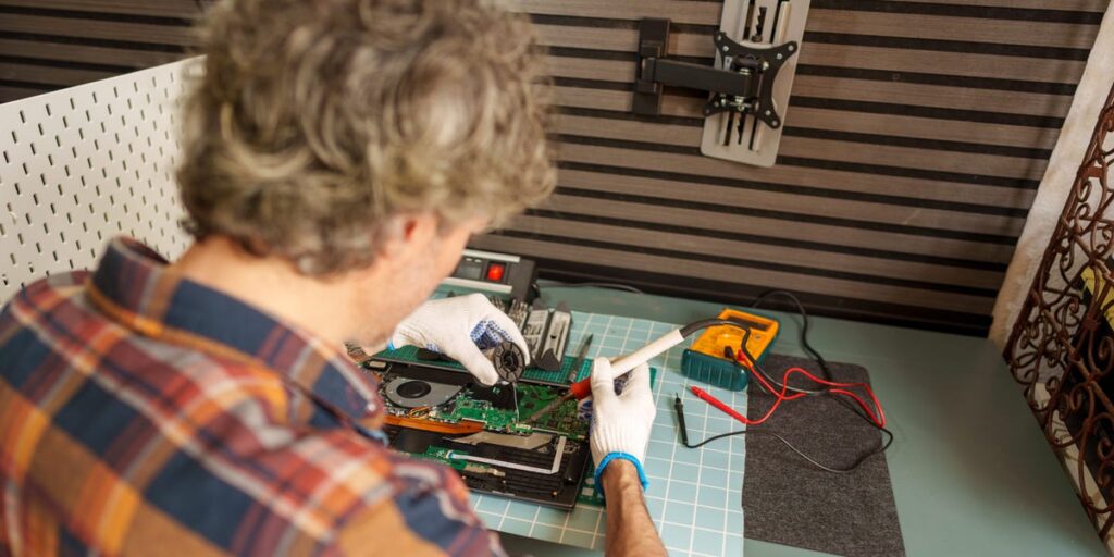 I couldn’t find a job for 9 months, so I decided to learn new skills. I’m now assembling electronics with no experience.