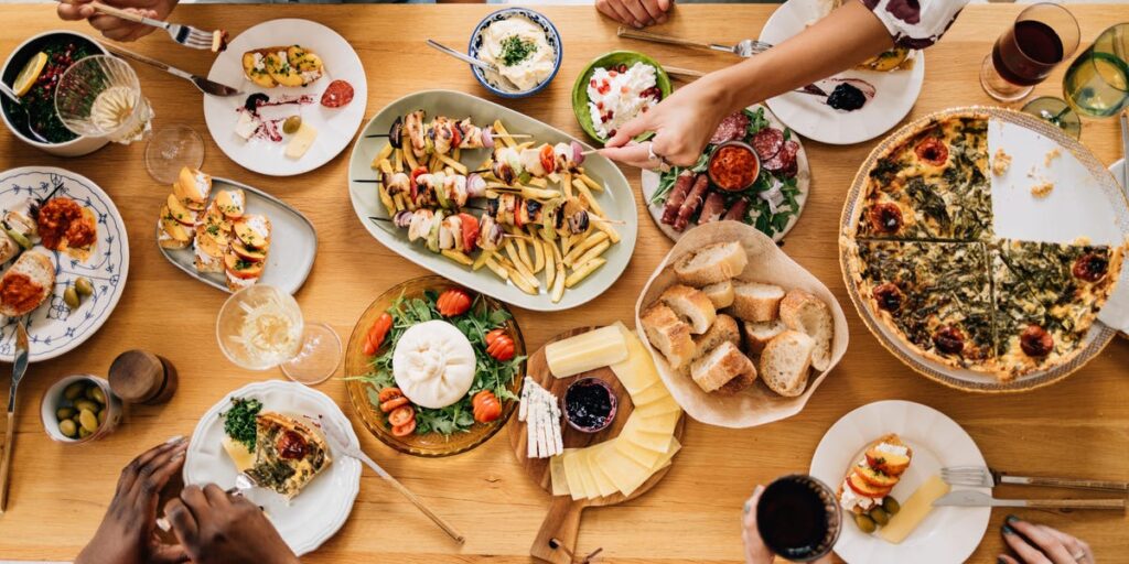 My friends want to eat out every day, but I can’t afford it. Do I have to choose between going broke and losing my friends?