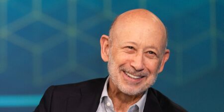 What ex-Goldman CEO Lloyd Blankfein had to learn about being rich — and how he’s crushing retirement