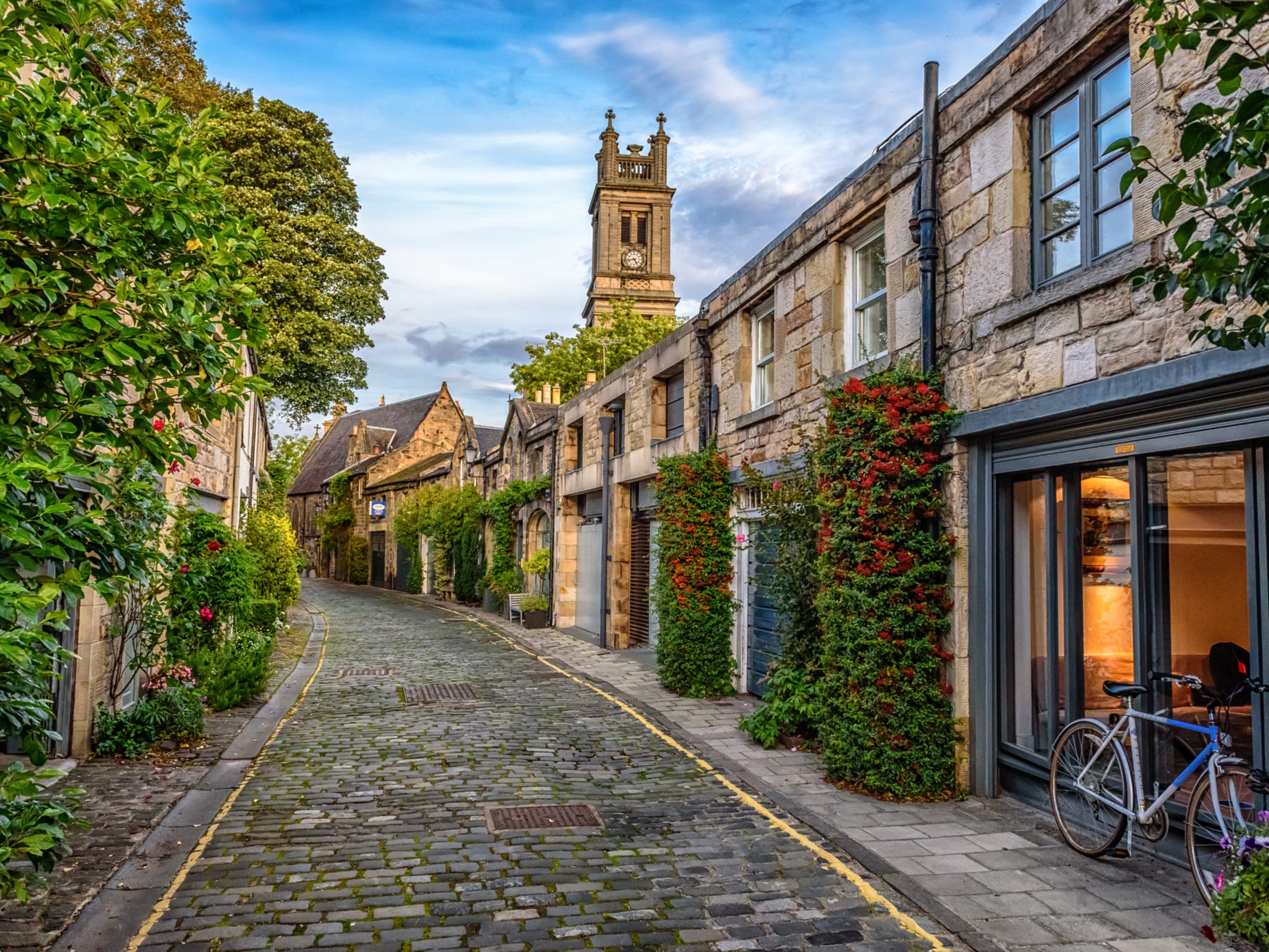 The Circus Lane in the Stockbridge neighborhood of Edinburgh, Scotland.